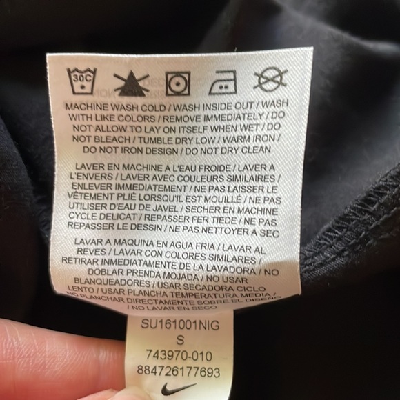 Women’s Black Nike Sportswear Loose Boyfriend Style Black Sleeveless Pocket Tank - Picture 12 of 16